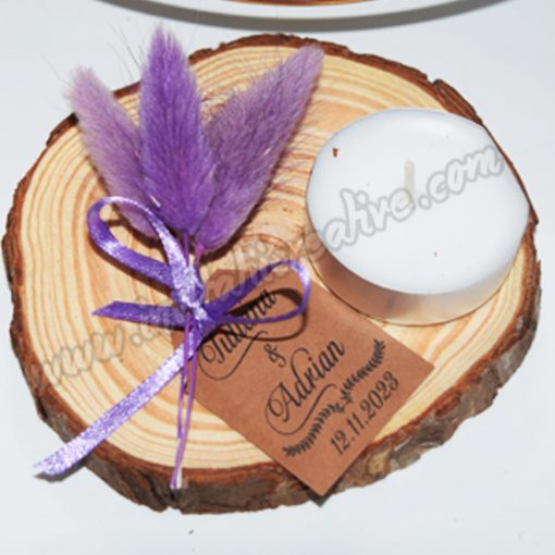 Alternative view of Marturie Suport Lemn Lumanare cu Buchet Flori Uscate Mov