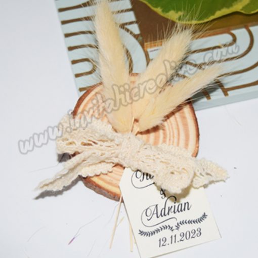 Marturie Suport Lemn Magnetic cu Buchet Flori Uscate si Dantela Crem