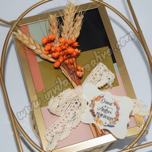 Marturie Magnetica Buchet cu Grau Flori Orange si Dantela