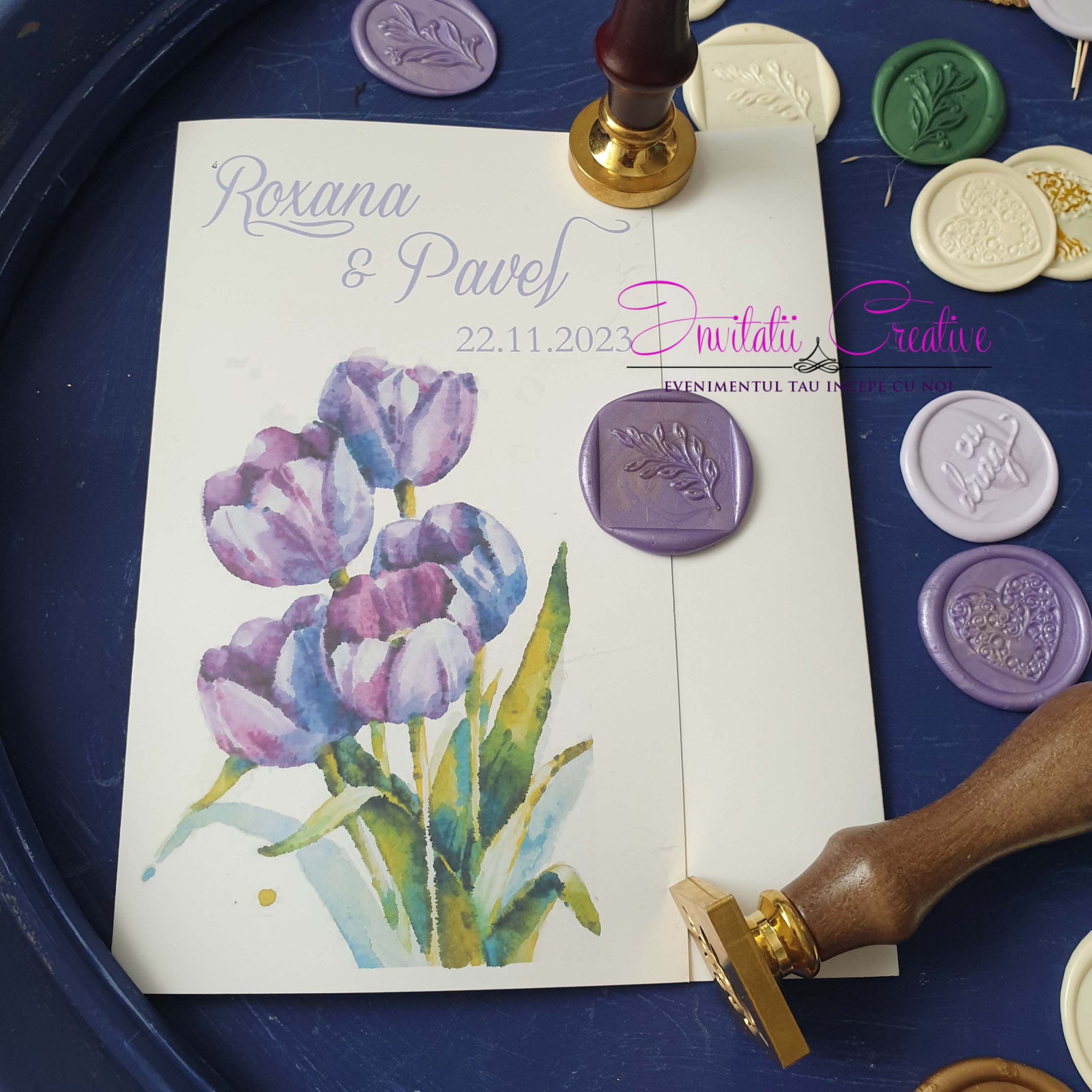 Invitatie de Nunta cu Sigiliu Motiv Floral Lalele Mov Acuarela - imagine 4
