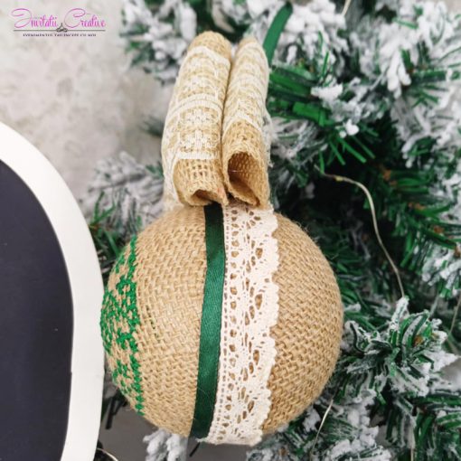 Majoritatea produsele afisate pe site sunt pe STOC. Pentru a ne asigura ca produsul este disponibil si poate fi livrat, va rugam sa ne contactati telefonic pentru verificarea disponibilitatii:(0736 035 159,0756 237 365), pe email (office@invitatiicreative.com) sau pe chat-ul de pe site. Fiecare Ornament de Crăciun este turnat manual și accesorizat cu grija și atenția cuvenita. Culoarea panglicilor poate fi modificata, în limita stocului disponibil! Pentru mai multe informații ne puteți contacta via email office@invitatiicreative.com, telefonic/whatsapp 0736 035 159, 0756 237 365. În colaborare cu Shabbydecor.ro va punem la dispoziție o gama variata de globuri și accesorii pentru Craciun, pe care le veți găsi accesând acest Link https://www.shabbydecor.ro/34-decoratiuni-craciun