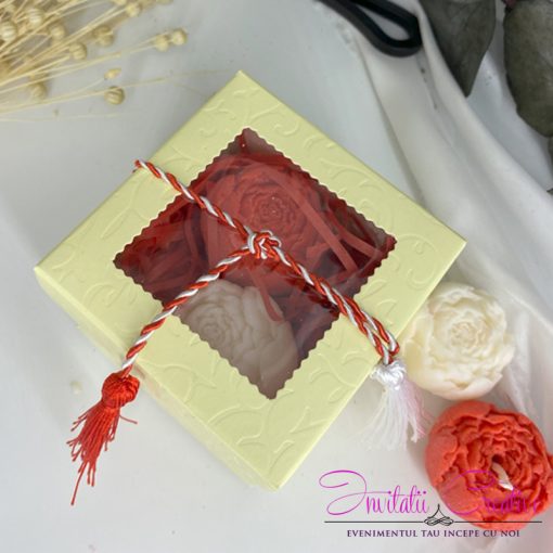 Alternative view of Martisor parfumat cu lumanari boboc bujor