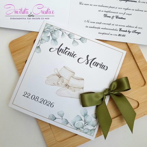 Invitatie de botez baietel cu botosei crem