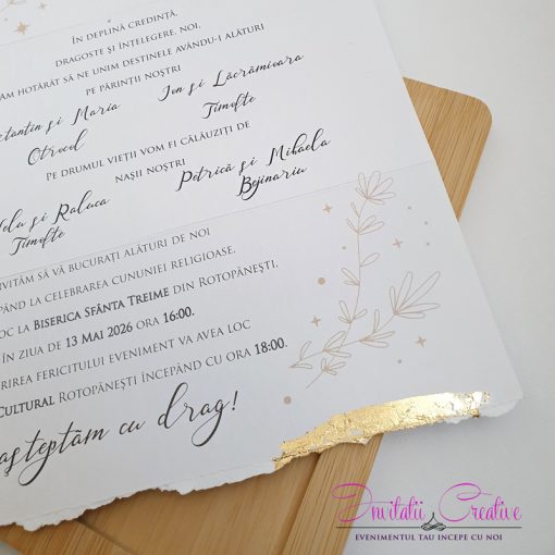Invitatie de nunta cu detalii fine maro si foita aurie