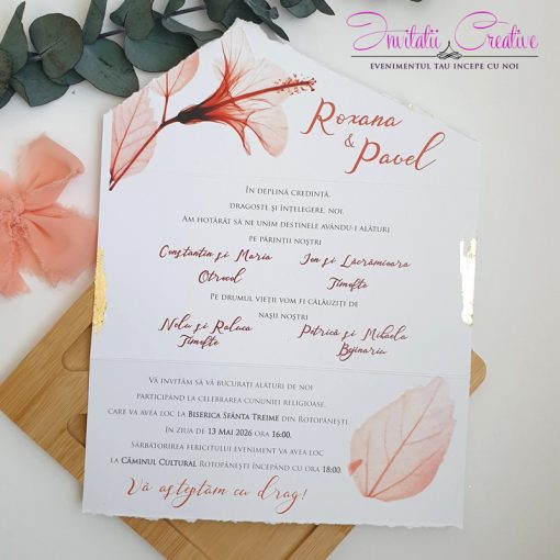 Invitatie de nunta cu flori delicate aramii si panglica de matase somon