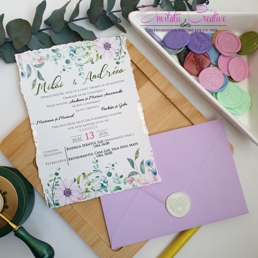 Invitatie nunta cu margareta lila si foita argintieInvitatie nunta cu margareta lila si foita argintie