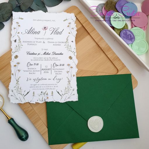 Invitatii de nunta cu floricele de camp si margini rupte manual1