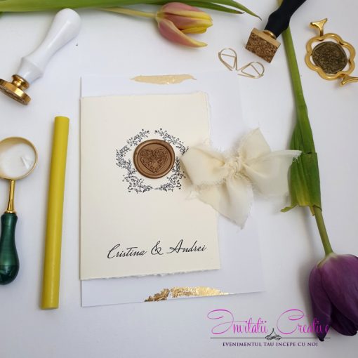 Invitatii de nunta romantica cu sigiliu si panglica de matase crem