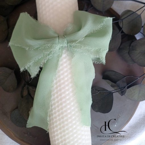 Alternative view of Lumânare botez ceară naturală cu panglică de mătase verde