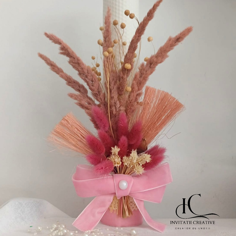 Lumânare de botez fetiță cu catifea roz și flori uscate1