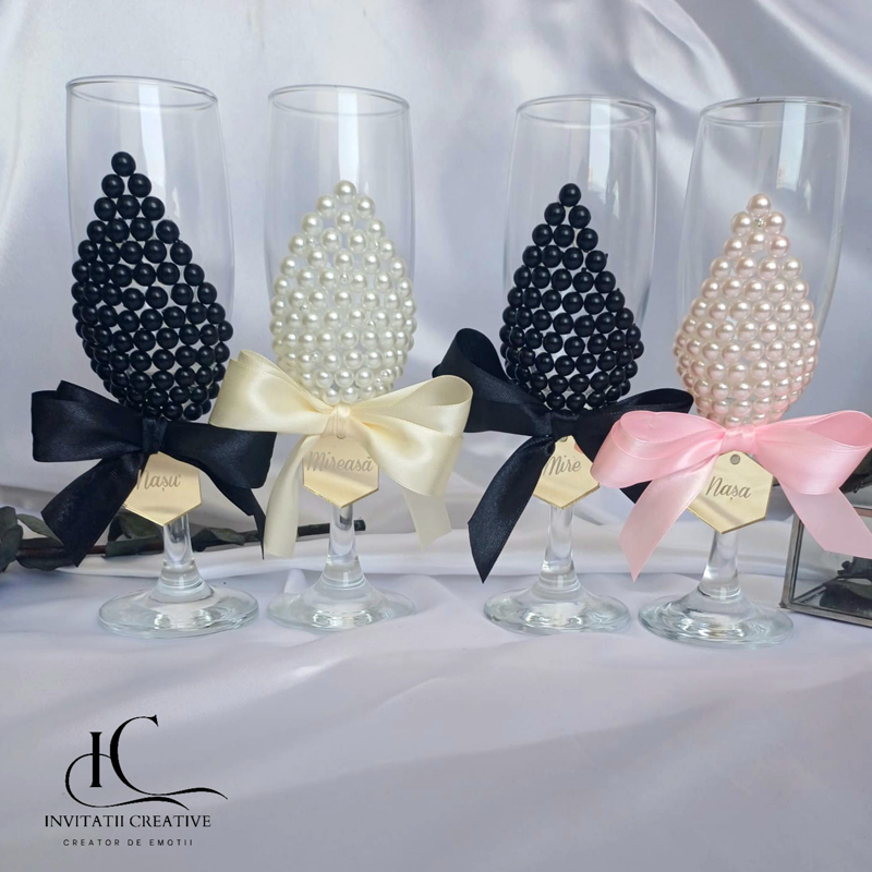Set pahare nunta pentru miri si nasi cu perle cu placute semipersonalizate