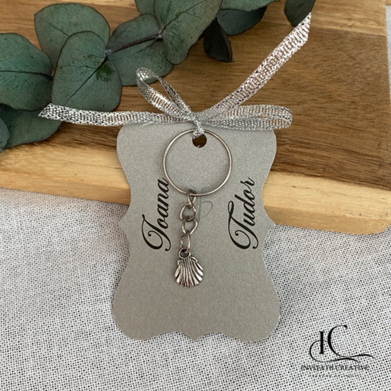 Marturii breloc tip scoica argintie