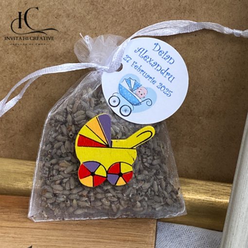 Marturii saculeti cu lavanda cu carucior din lemn galben