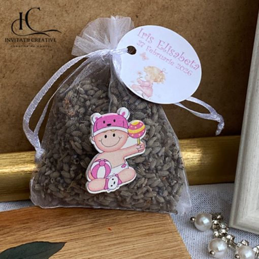 Marturii saculeti cu lavanda cu fetita din lemn