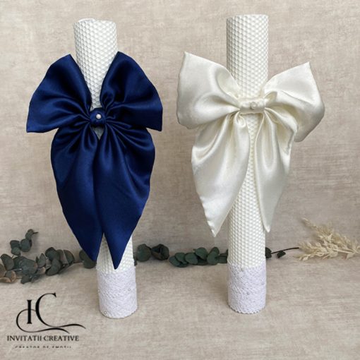 Set 2 Lumanari nunta cu funda diafana din satin ivoire si bleumarin