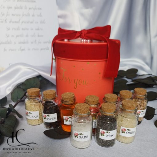 Set rosu cu mirodenii pentru prima baita cu nasii