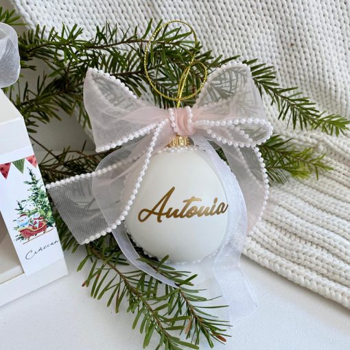 Glob personalizat cu nume si fundita cu perle