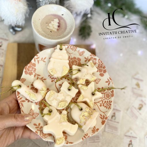 Alternative view of Set Cadou 8 Odorizante Dulap Figurine Festive cu Foita Aurie