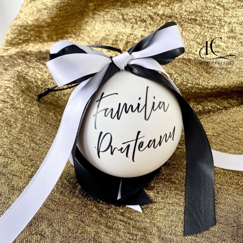 Cadou Craciun Glob Personalizat Alb-Negru Familia
