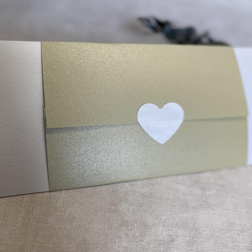 Invitatie de Nunta Ieftina Promotie cu Model Elegant si Inima - imagine 3