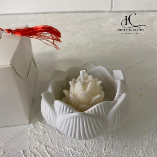 Alternative view of Martisor Lumanare Parfumata in Vas Ceramic cu Nufar