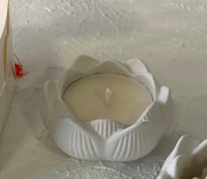 Alternative view of Cadou Invatatoare Lumanare Parfumata in Vas Ceramic Nufar