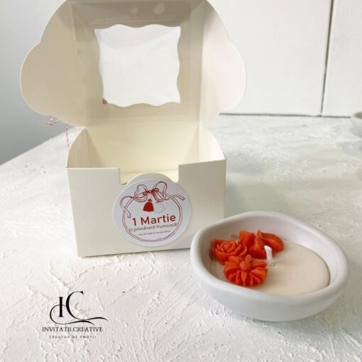 Martisor Vas Ceramic Lumanare Parfumata cu Flori Rosii