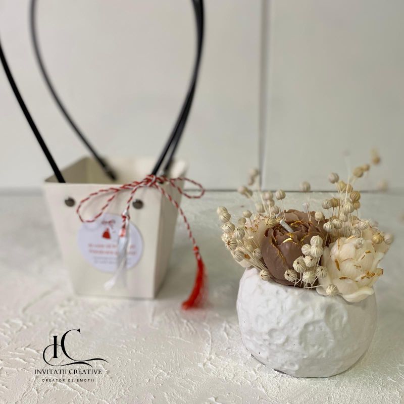 Aranjament Cadou 8 Martie Lumanare Parfumata Boboci Bujori