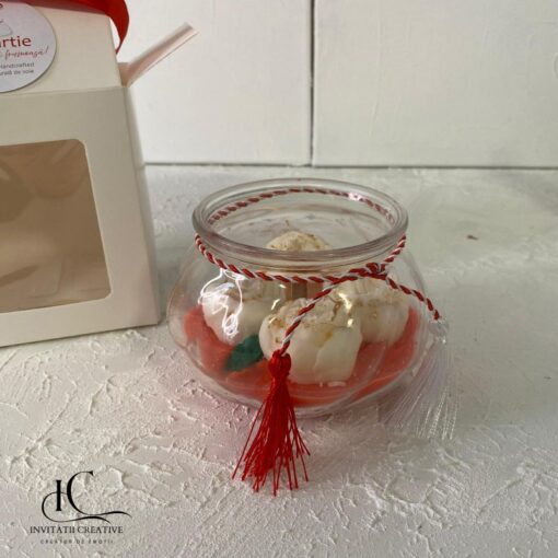 Alternative view of Cadou 8 Martie Lumanare Parfumata rosie cu Bujori Boboc