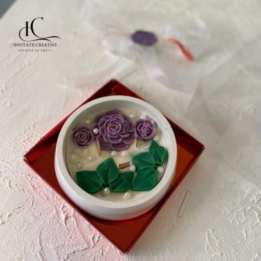 Cadou Deosebit Lumanare Parfumata PurpleLove cu Flori si Perle