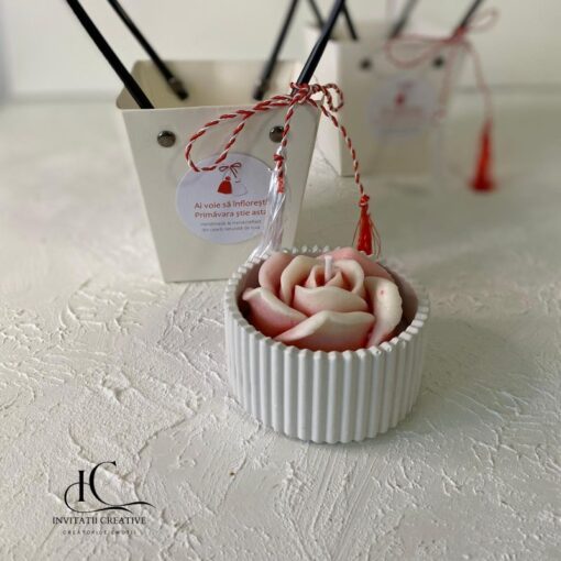 Cadou Martisor Lumanare cu Trandafir Alb-Rosu Parfumata