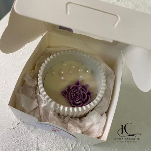 Alternative view of Cadou Prietena Lumanare Parfumata cu Floare Diafana si Perle