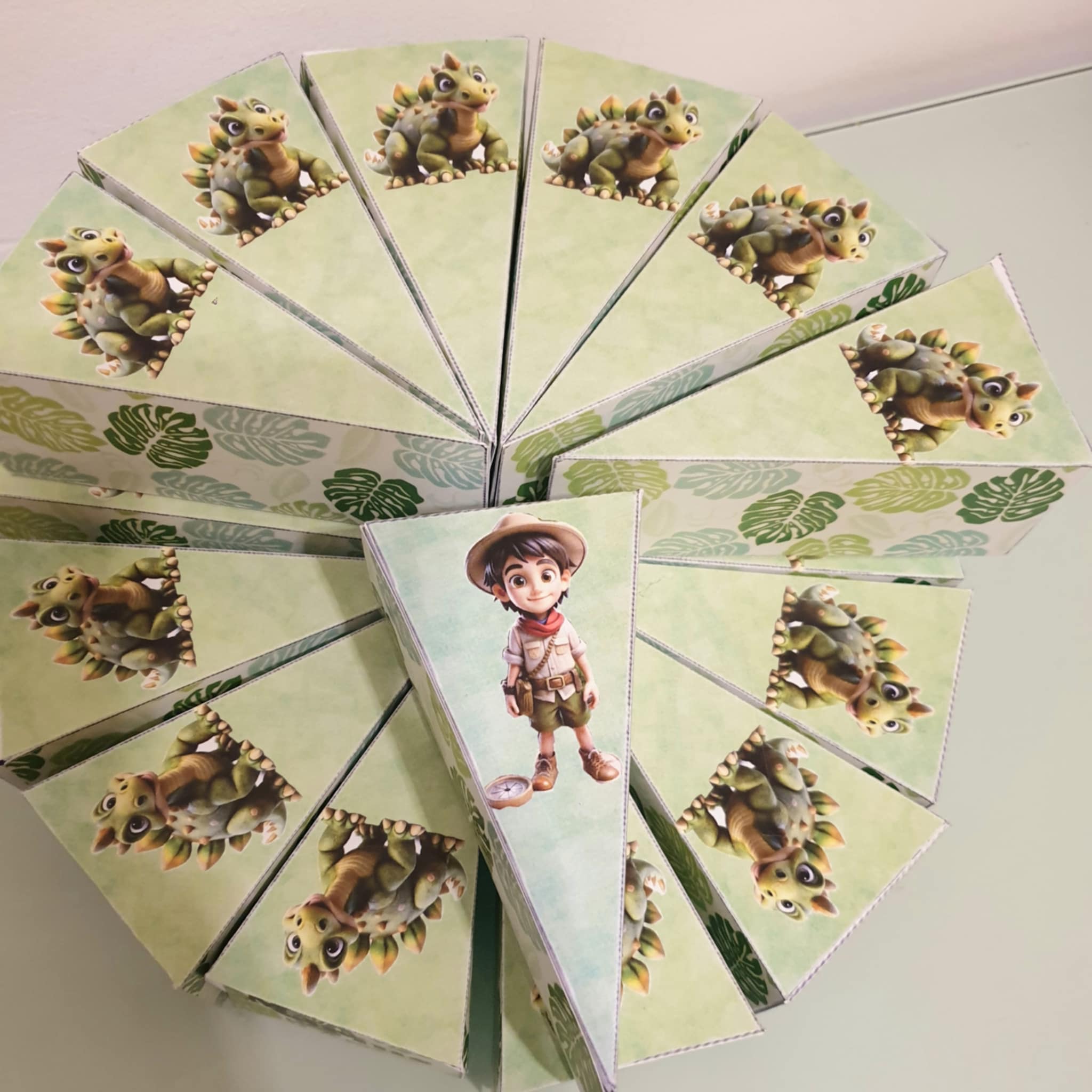 Cutie felie tort gradinita Tematica Dinozauri - imagine 4