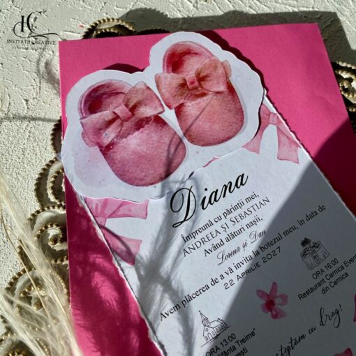 Alternative view of Invitatie de Botez Eleganta cu Botosei si Fundite Roz