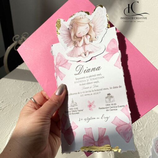 Alternative view of Invitatie de Botez cu Foita Aurie Ingeras Fetita si Fundita roz