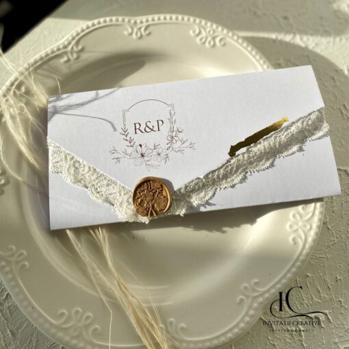 Invitatie Nunta Floral Minimalista cu Dantela Foita Aurie si Sigiliu