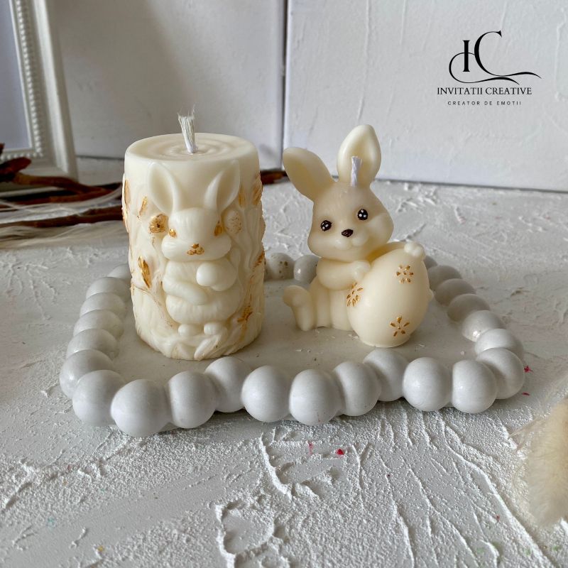 Set Cadou Paste 2 Lumanari Parfumate cu Iepurasi si Detalii Aurii