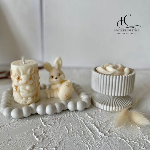 Alternative view of Set Cadou Lumanari Parfumate Sarbatori Pascale cu Iepurasi si Flori