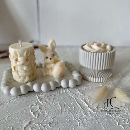 Set Cadou Lumanari Parfumate Sarbatori Pascale cu Iepurasi si Flori