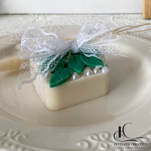 Lumânare decorativă cu frunze în relief