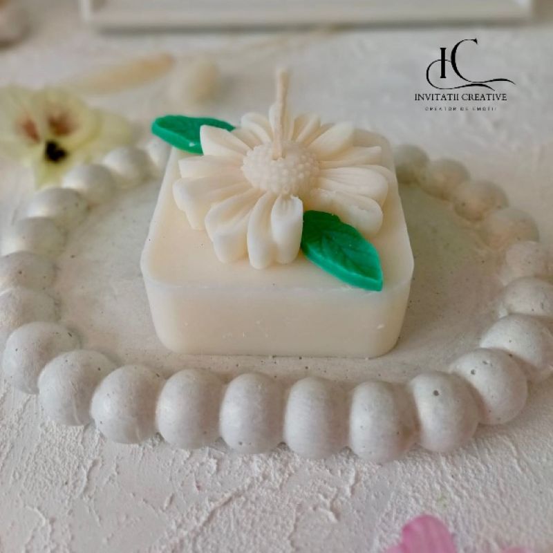 Marturie Lumanare Parfumata cu Margareta Diafana si Frunze - imagine 2