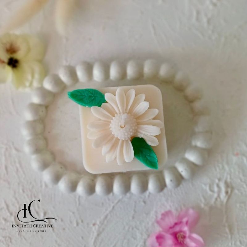 Marturie Lumanare Parfumata cu Margareta Diafana si Frunze - imagine 4