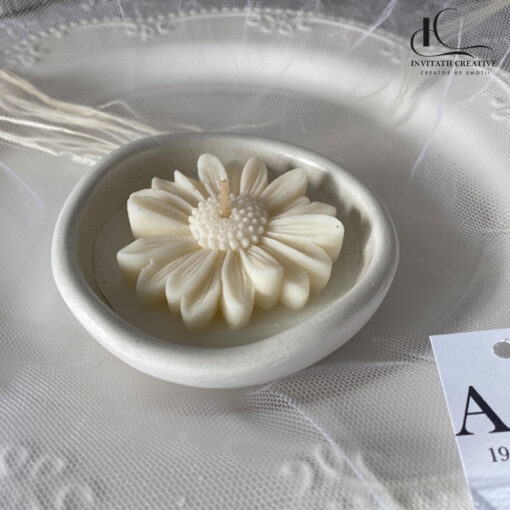 Marturie lumanare cu margareta in vas ceramic artizanal