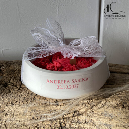 Marturie lumanare in vas ceramic cu flori delicate din ceara soia2