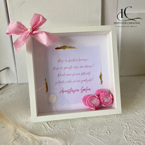 Tablou decorativ cu foita aurie pentru cerere nași cu botoșei croșetați