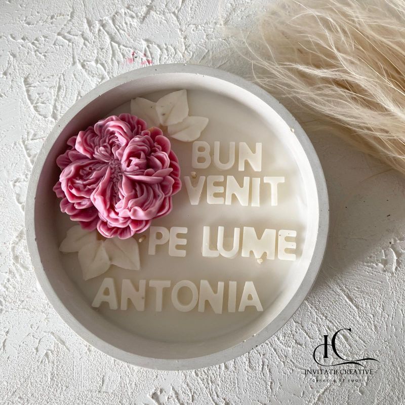 Lumanare Mare cu Floare Personalizata Bun venit pe Lume
