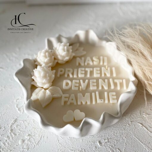 Alternative view of Lumanare Parfumata cu Mesaj Nasii Prieteni Deveniti Familie